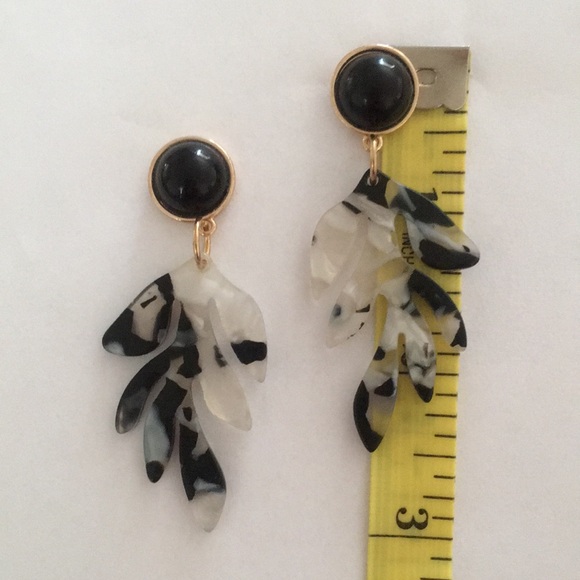 EARRINGS - Picture 2 of 3